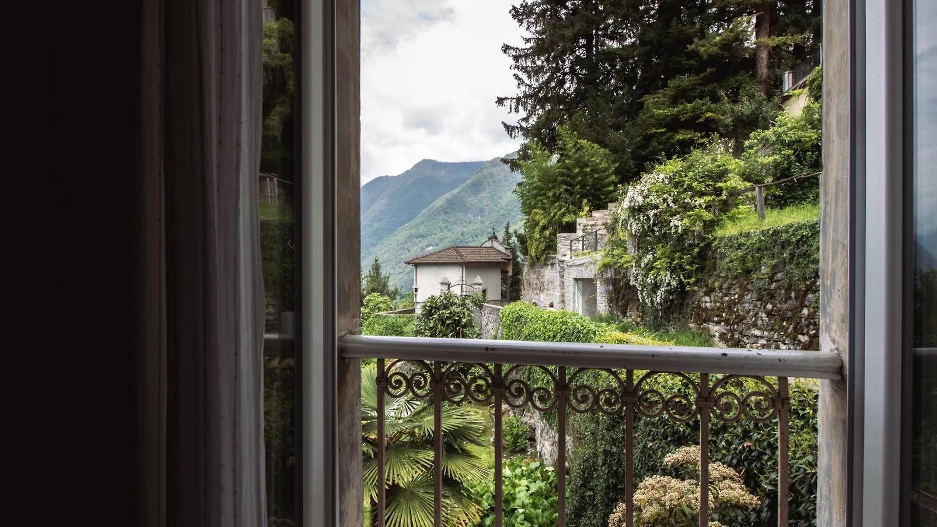 B&B Villa Le Ortensie Faggeto Lario Bed & Breakfast
