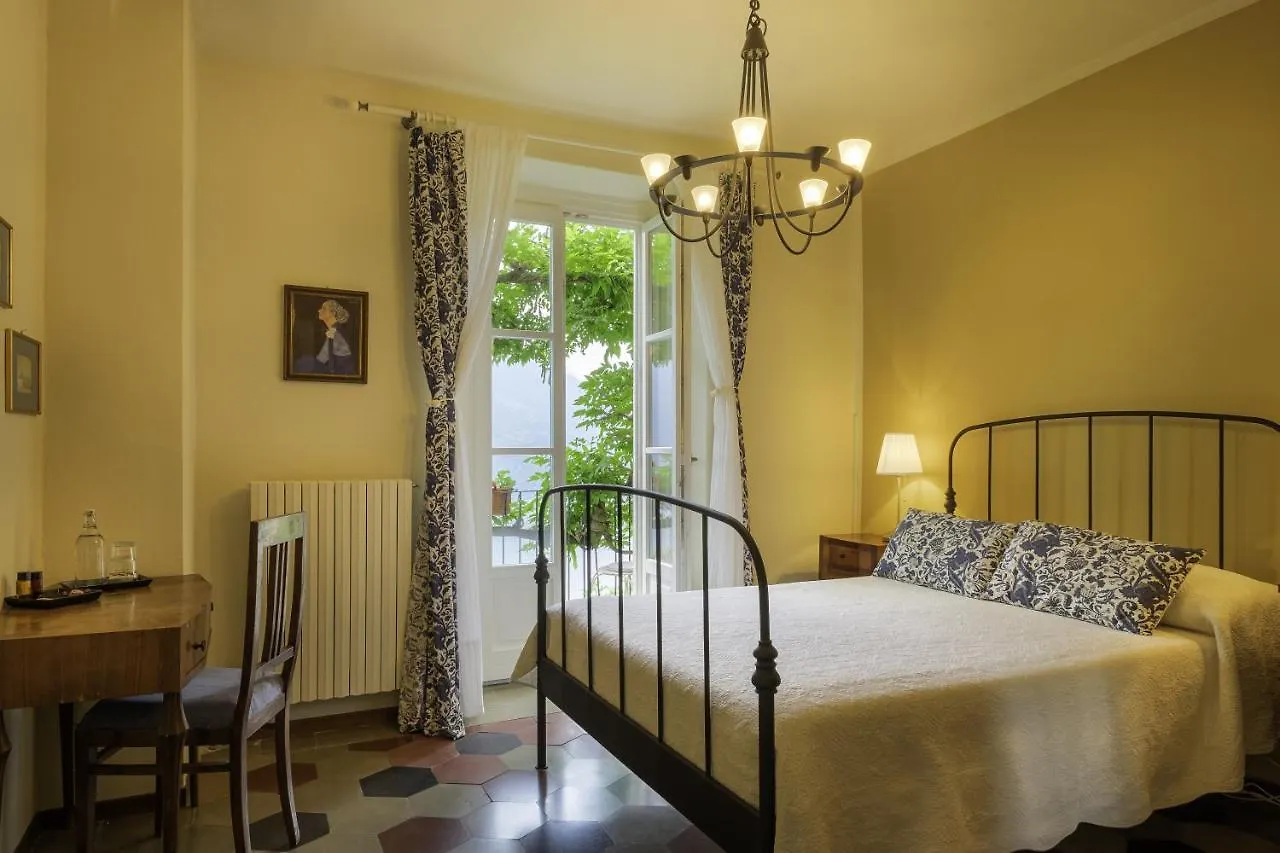 ベッド・アンド・ブレックファスト B&B Villa Le Ortensie Faggeto Lario