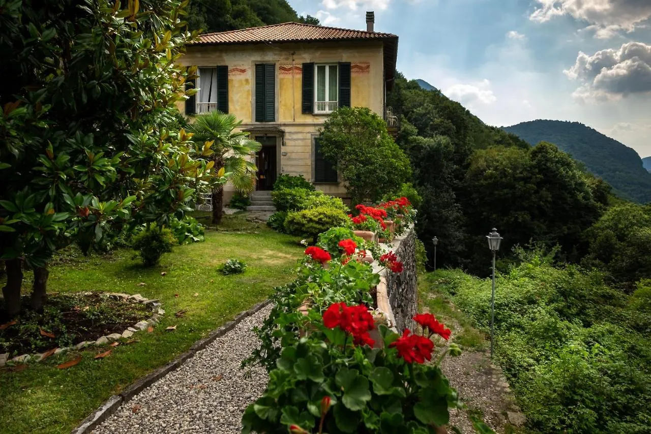ベッド・アンド・ブレックファスト B&B Villa Le Ortensie Faggeto Lario イタリア