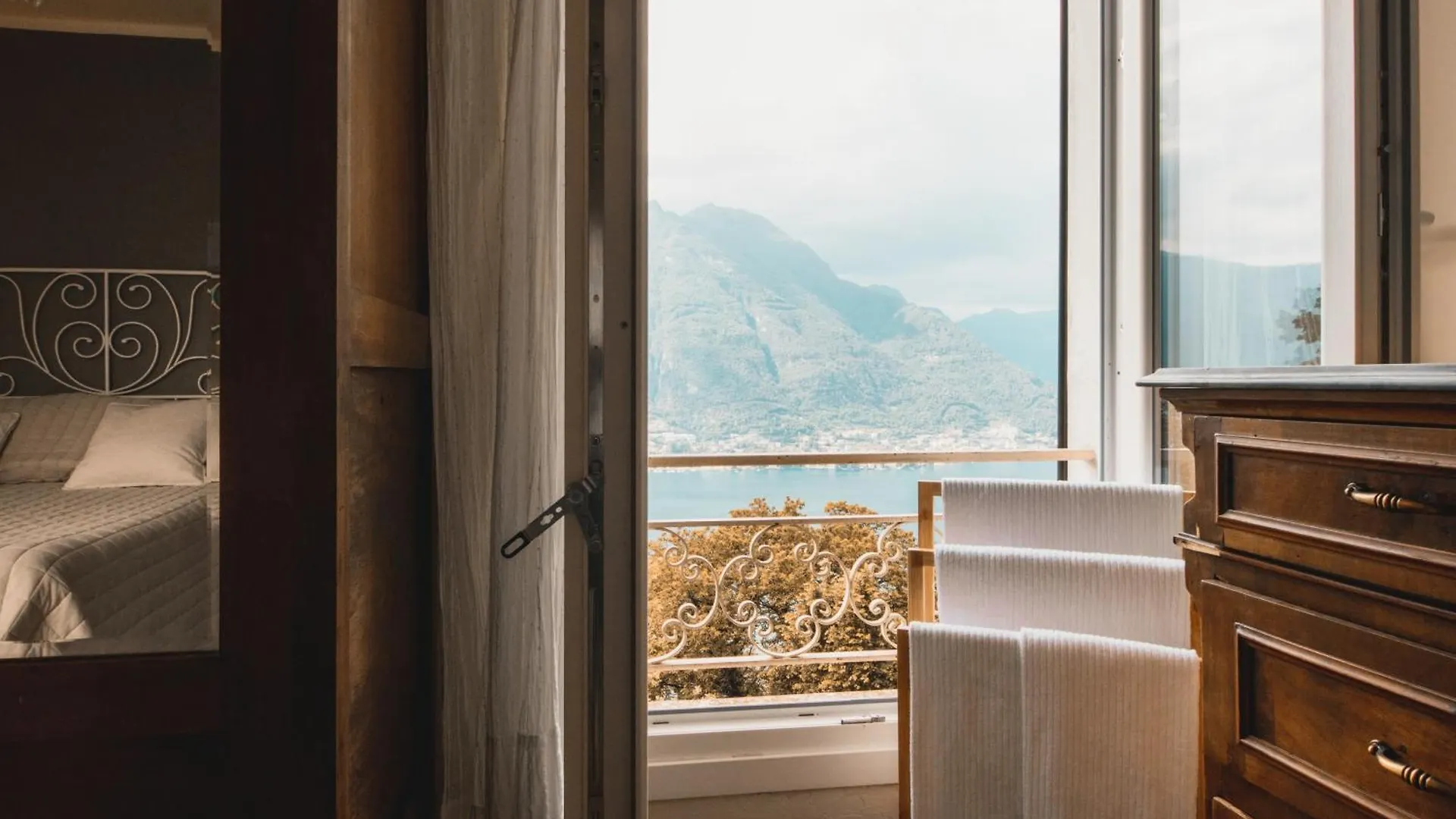 ベッド・アンド・ブレックファスト B&B Villa Le Ortensie Faggeto Lario イタリア