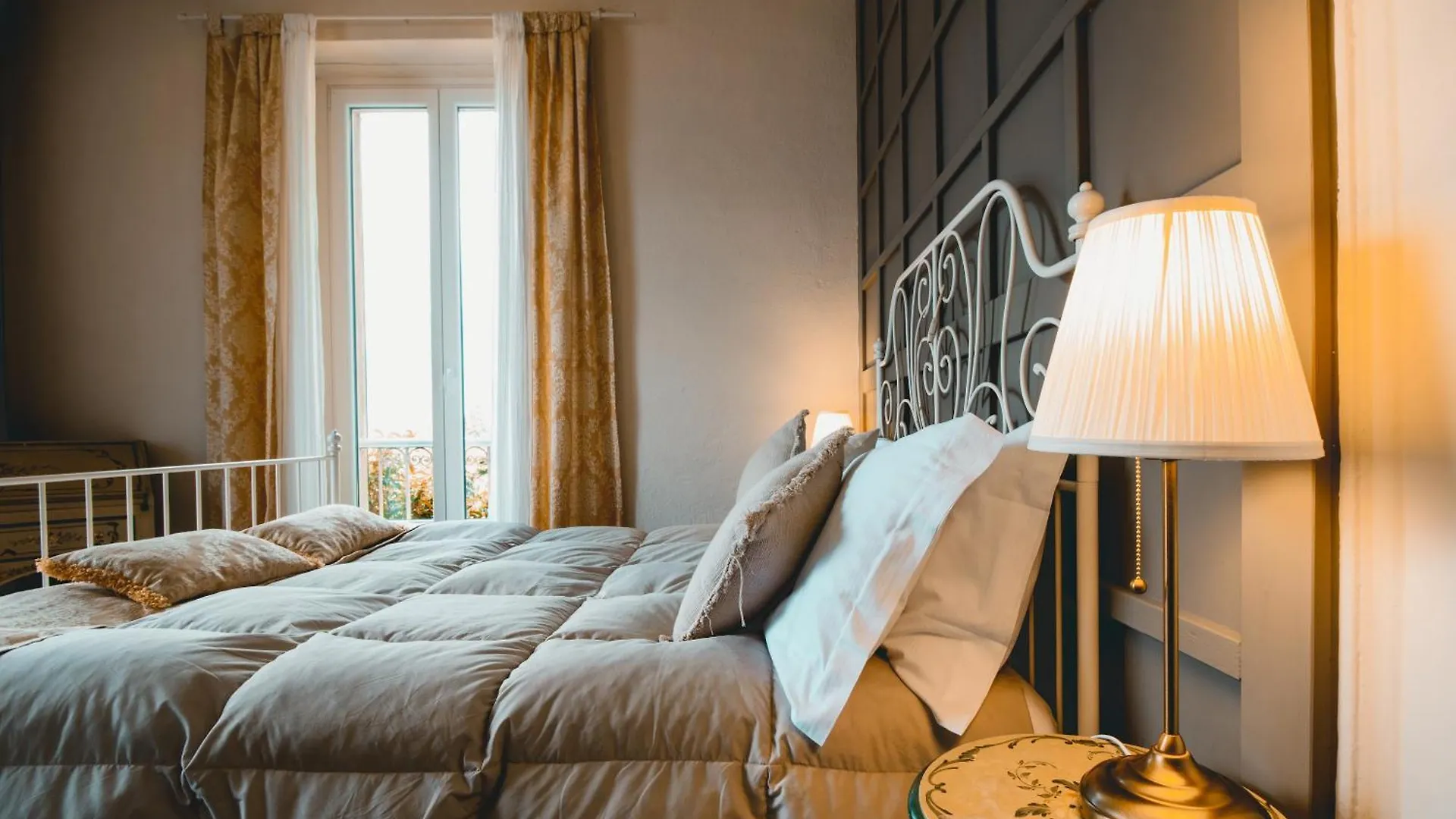 ベッド・アンド・ブレックファスト B&B Villa Le Ortensie Faggeto Lario